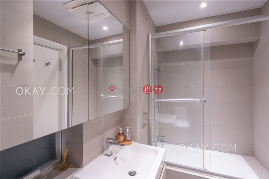 Stylish 2 bedroom with balcony | Rental, Emerald Court 翡翠樓 Rental Listings | Western District (OKAY-R48392)