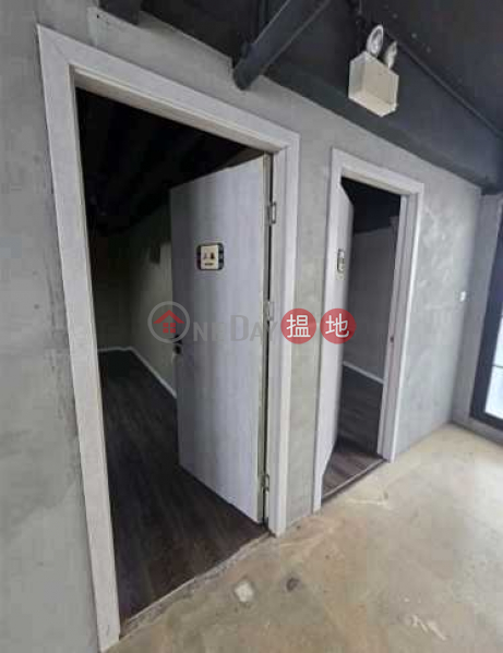 HK$ 80,000/ 月英光大廈灣仔區電話: 98755238, 有平台