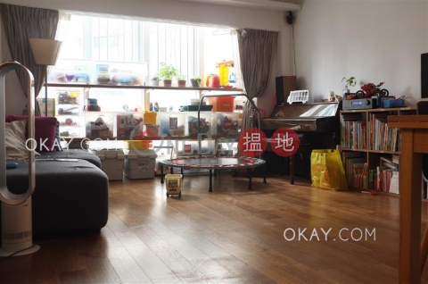 Nicely kept 3 bedroom with parking | Rental | Prosperous Height 嘉富臺 _0