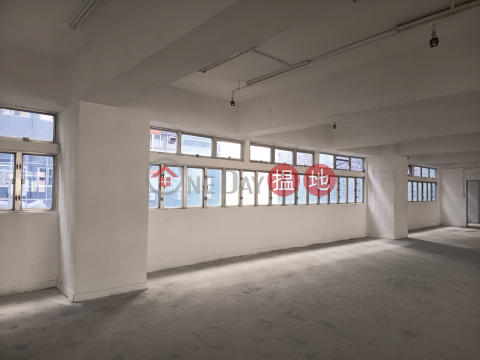 Large power supply restrooms a well organised layout an open views | Hale Weal Industrial Building 合福工業大廈 _0