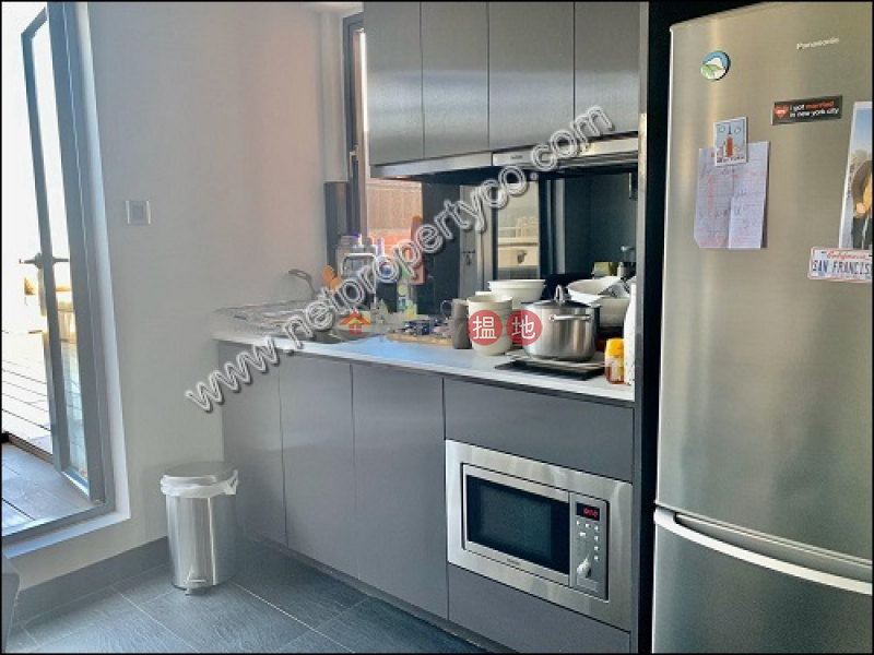 HK$ 30,000/ month, Kwan Yick Building Phase 3 | Western District Furnished 1-bedroom unit with flat roof for rent