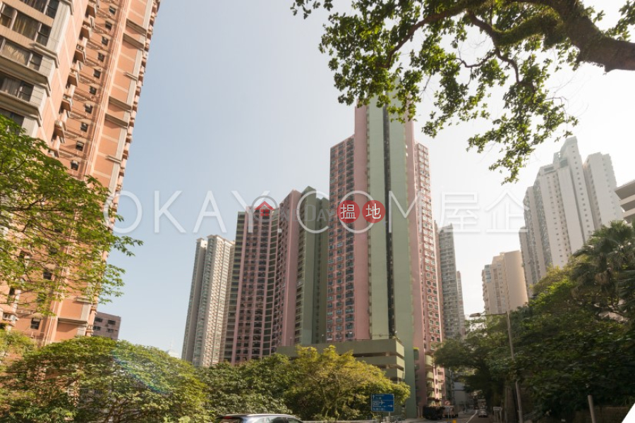HK$ 45,000/ month Primrose Court | Western District | Gorgeous 3 bedroom with parking | Rental