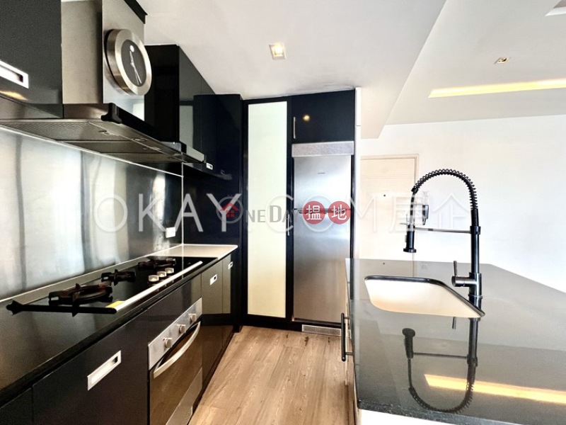 Charming 3 bedroom with sea views | Rental | Parkway Court 寶威閣 Rental Listings