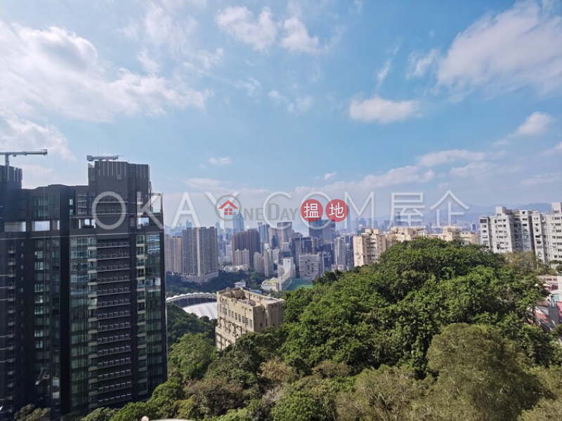 Luxurious 3 bedroom with balcony & parking | Rental | Aurizon Quarters 金雲閣 Rental Listings