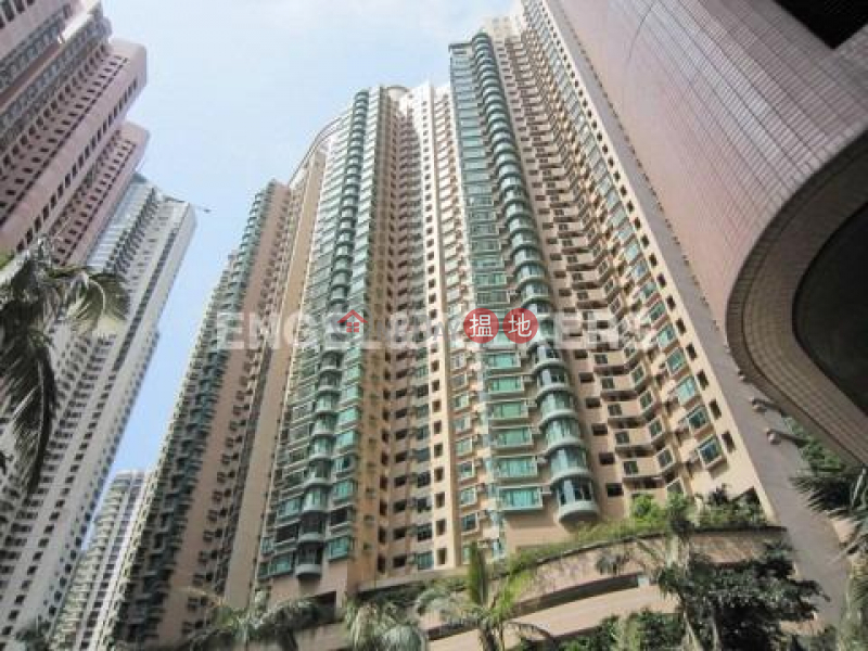 HK$ 70,400/ month Hillsborough Court Central District, 3 Bedroom Family Flat for Rent in Central Mid Levels