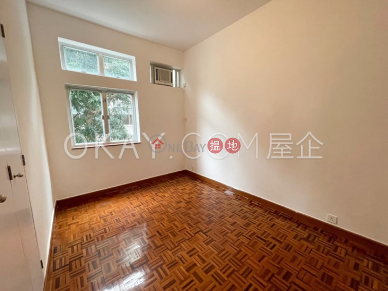 Stylish 3 bedroom with balcony & parking | Rental | 6 - 12 Crown Terrace 冠冕臺 6-12 號 Rental Listings