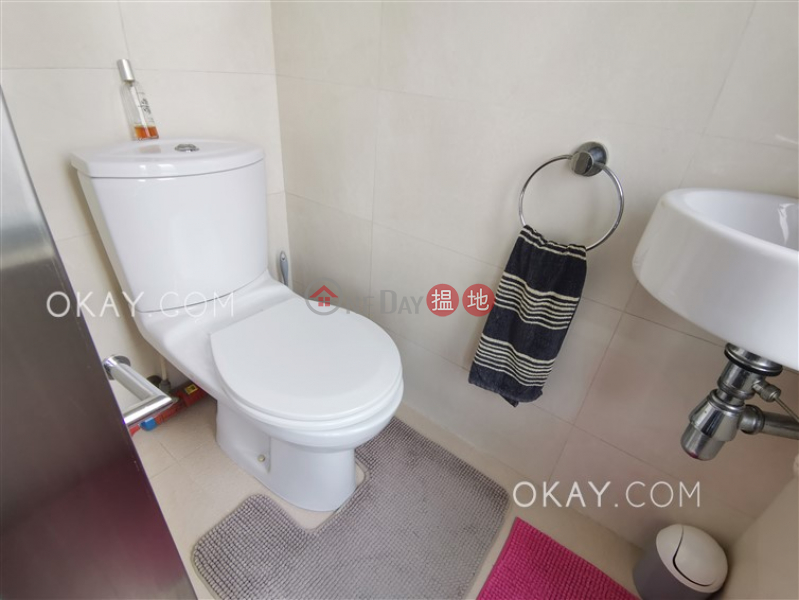 HK$ 25,000/ month Sunrise House Central District Intimate 1 bedroom on high floor with harbour views | Rental
