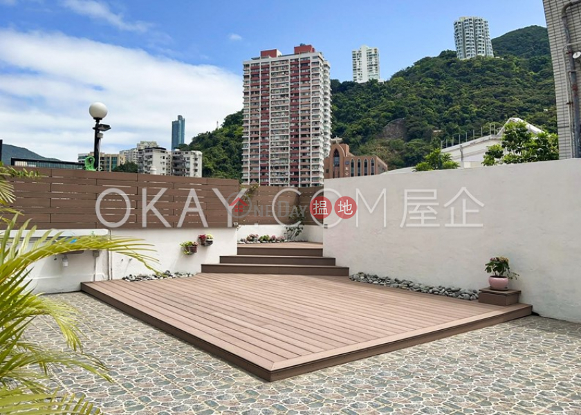 Efficient 3 bedroom on high floor with rooftop | For Sale | Block 5 Phoenix Court 鳳凰閣 5座 Sales Listings