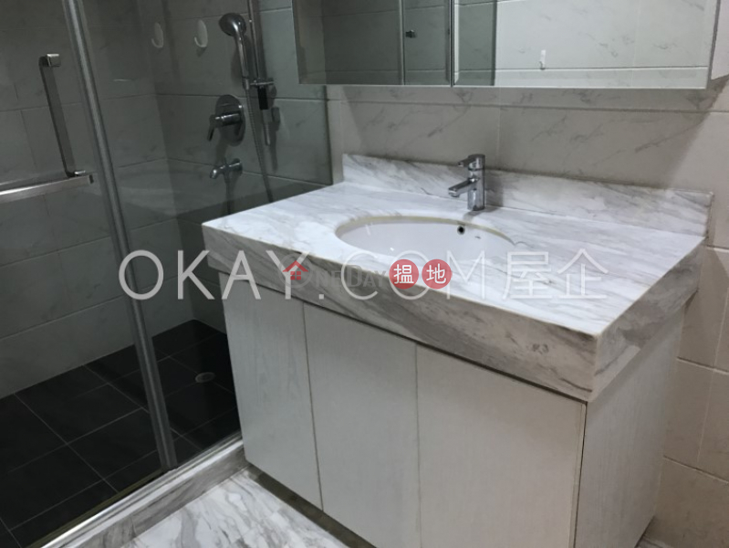 Tasteful 2 bedroom with balcony & parking | Rental | Woodland Gardens 華翠園 Rental Listings