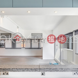 Stylish with balcony in Wong Chuk Hang | For Sale