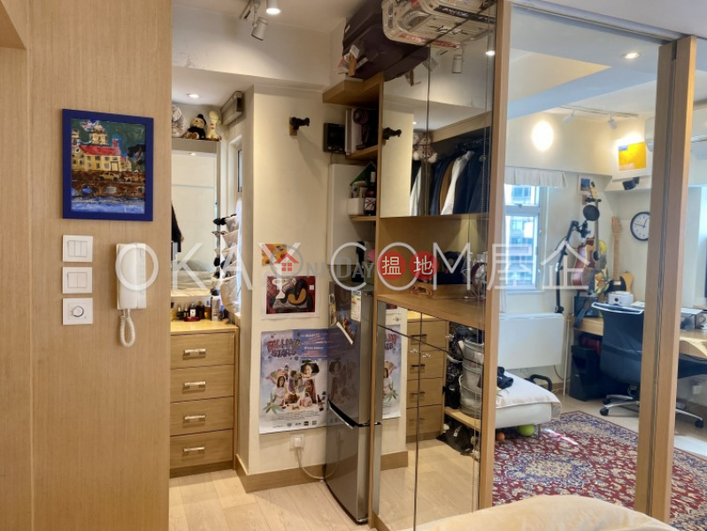 HK$ 25,000/ month, Windsor Court, Western District | Cozy high floor in Mid-levels West | Rental