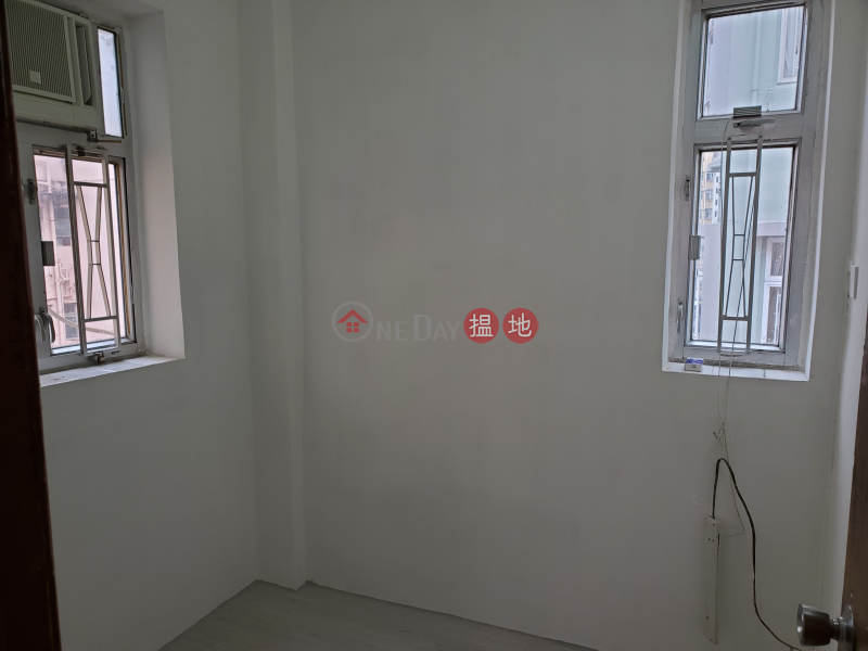 Good Price sells two bedrooms and one living room with the lease, just make a counter-offer!, 138-144 Nam Cheong Street | Cheung Sha Wan | Hong Kong | Sales HK$ 1.98M