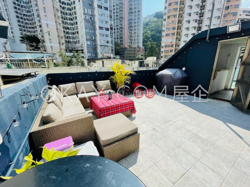 Stylish 2 bedroom on high floor with rooftop | For Sale | 10A-11A Sun Chun Street 新村街10A-11A號 Sales Listings