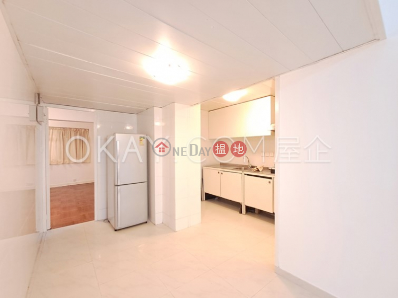 HK$ 35M | Happy View Court | Wan Chai District Gorgeous 3 bedroom with terrace | For Sale