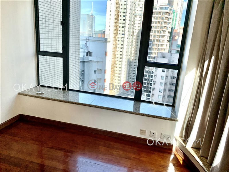 HK$ 42,000/ month | Palatial Crest Western District Stylish 3 bedroom in Mid-levels West | Rental