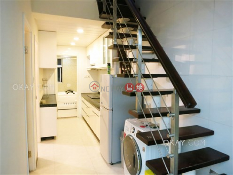 Generous 2 bedroom on high floor with rooftop | Rental | 14 Tai Yuen Street 太原街14號 Rental Listings