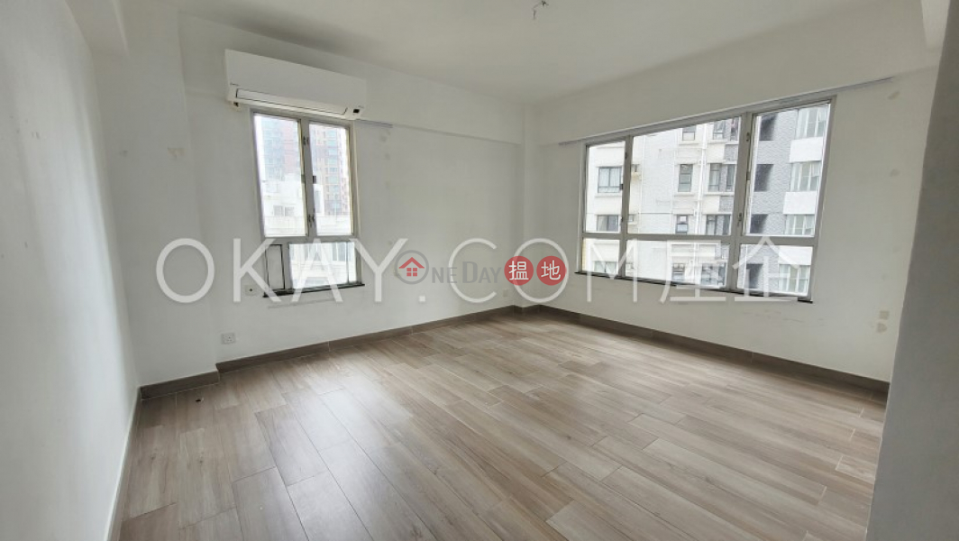 HK$ 38,000/ month, Woodland Gardens, Western District, Lovely 3 bedroom with balcony & parking | Rental