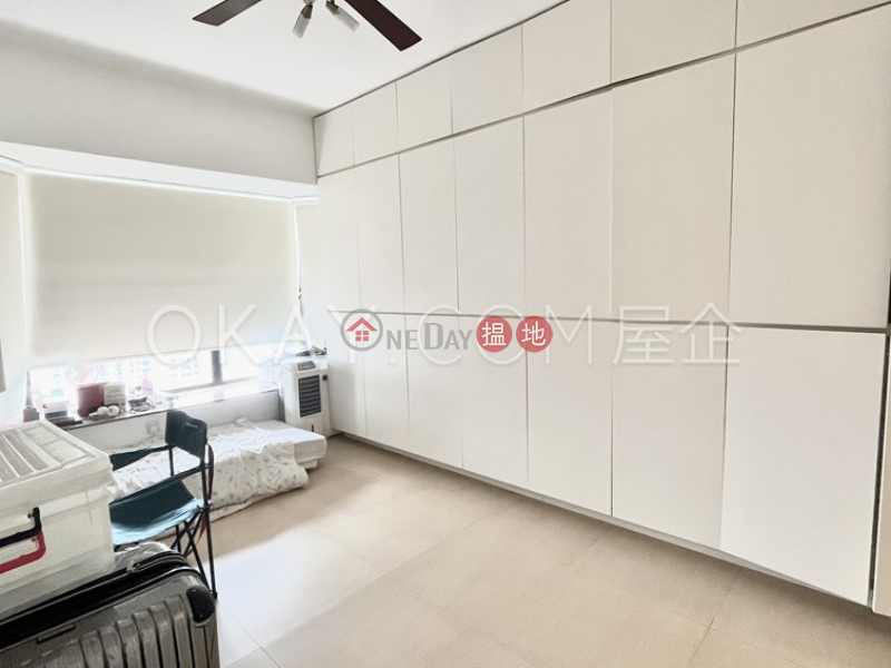 HK$ 29.8M, Dragonview Court | Western District, Rare 3 bedroom on high floor with balcony & parking | For Sale