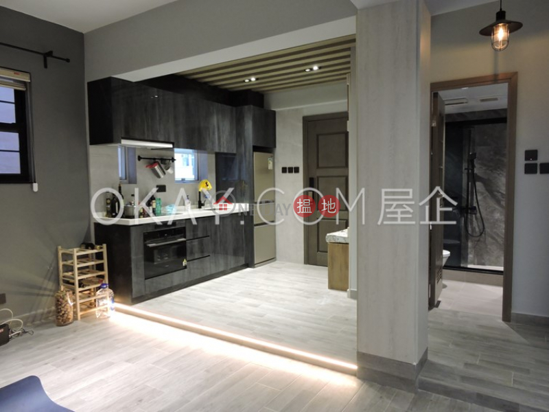 Nicely kept 2 bedroom on high floor with rooftop | For Sale | 33-35 ROBINSON ROAD 羅便臣道33-35號 Sales Listings