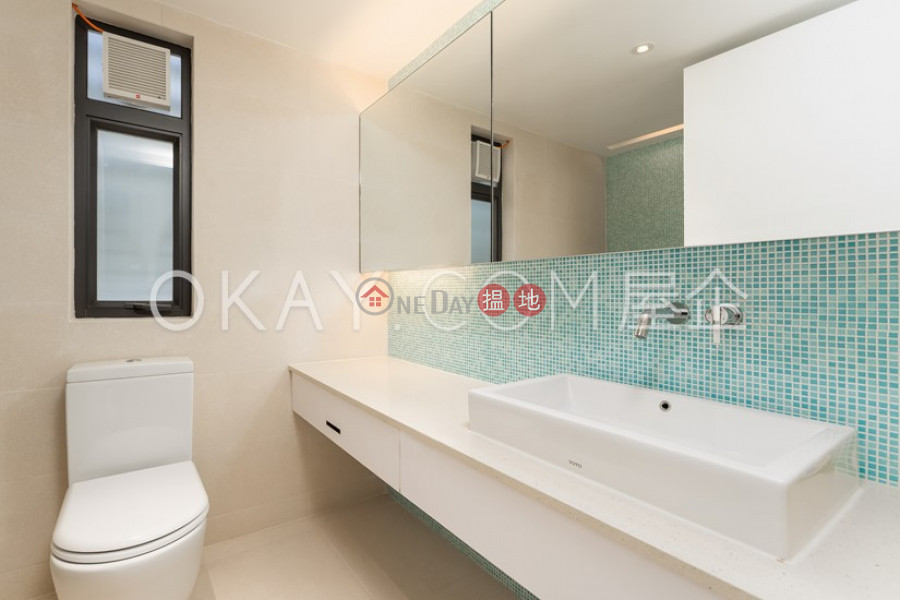 HK$ 33M, 48 Sheung Sze Wan Village | Sai Kung Gorgeous house with rooftop, terrace & balcony | For Sale