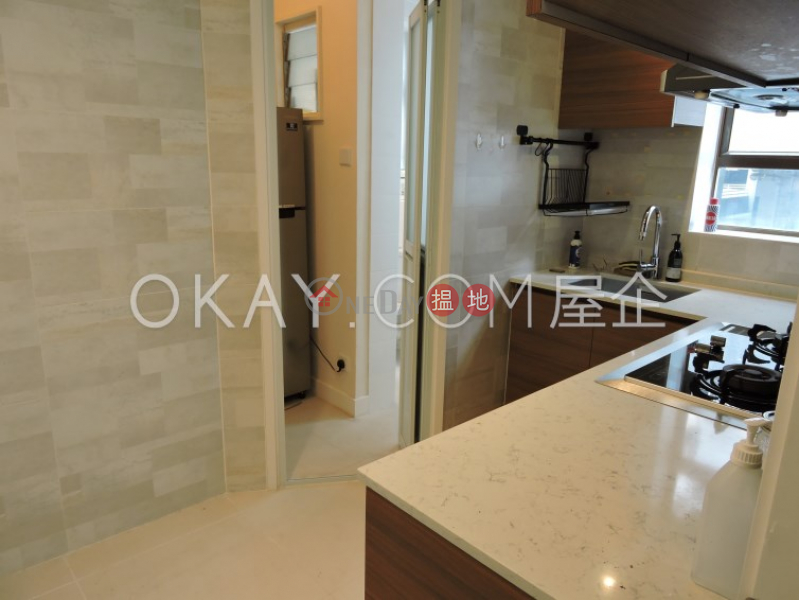 Unique 2 bedroom with balcony | For Sale, Mountain View Court 峰景大廈 Sales Listings | Western District (OKAY-S68767)