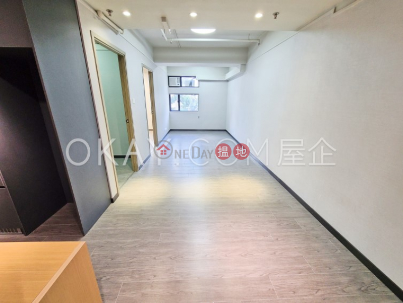 HK$ 32,000/ month GLENEALY TOWER Central District, Popular 3 bedroom in Central | Rental