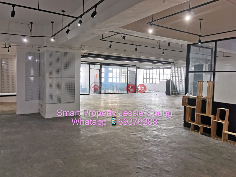 Mid floor, create an open layout, high ceiling , mix wood & metal furniture | Vanta Industrial Centre 宏達工業中心 Rental Listings