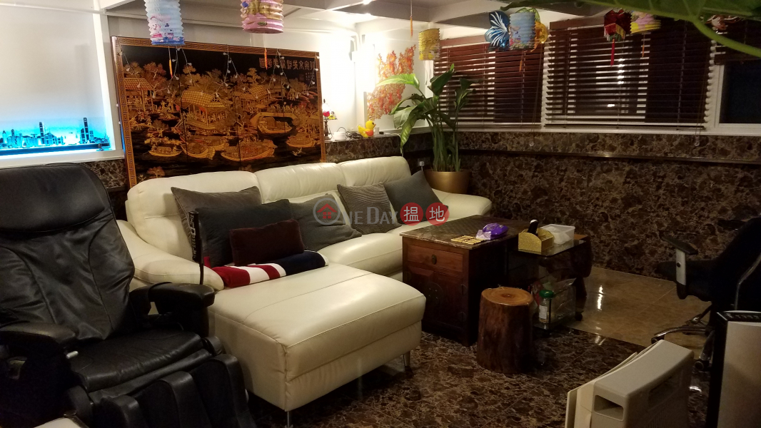 HK$ 6.5M Saiwanho Building Eastern District Two Bedrooms, Unique large twin balconies.