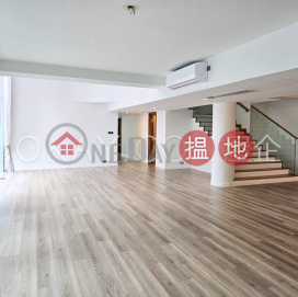 Luxurious house with parking | For Sale