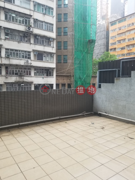 HK$ 18,000/ month, Yue On Commercial Building, Wan Chai District, TEL: 98755238