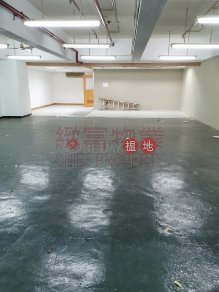 兩個門口出入，內廁，開揚, Luk Hop Industrial Building 六合工業大廈 Sales Listings | Wong Tai Sin District (28752)