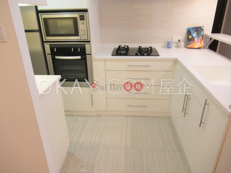 HK$ 42,000/ month, Robinson Heights Western District | Tasteful 2 bedroom in Mid-levels West | Rental