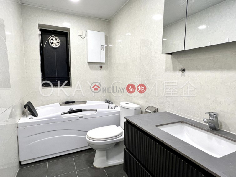 HK$ 38,800/ month Flourish Court, Western District | Popular 3 bedroom with parking | Rental