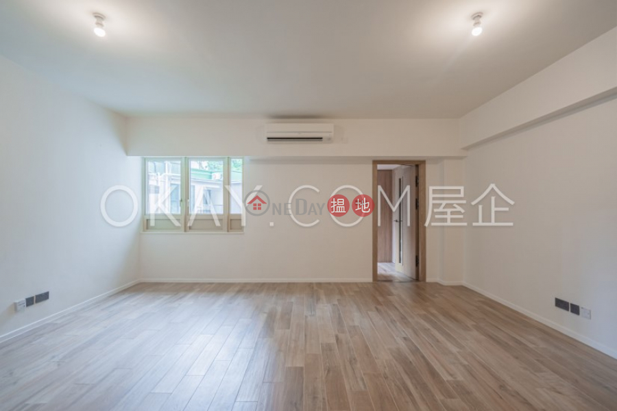 Tasteful 2 bedroom in Mid-levels Central | Rental | St. Joan Court 勝宗大廈 Rental Listings