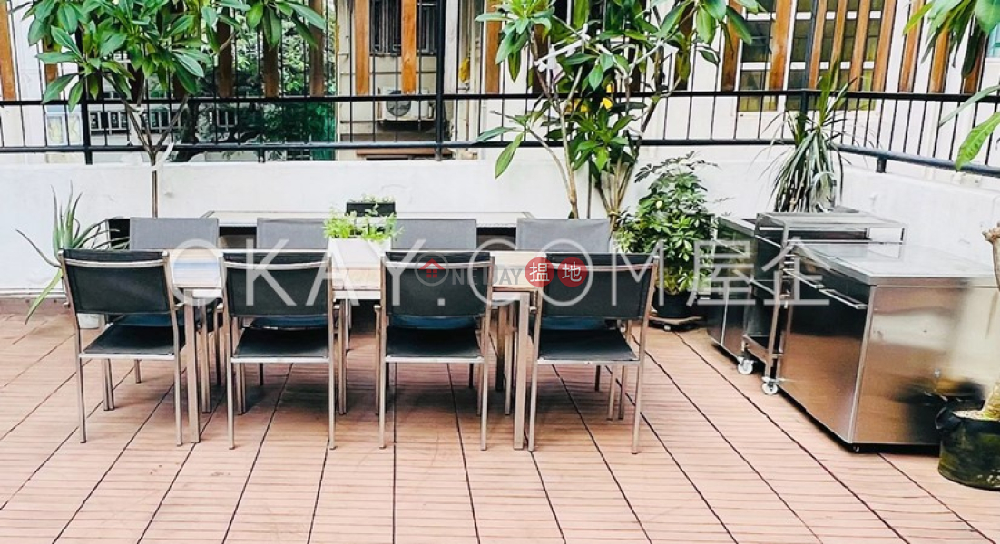 HK$ 36,000/ month, Smiling Court, Western District Charming 2 bedroom with terrace | Rental
