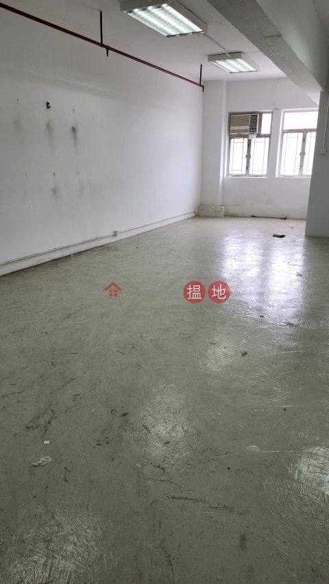 The nearest Tuen Mun West Rail Station is very crowded and the rental price is $9000. | Mai Kei Industrial Building 美基工業大廈 _0