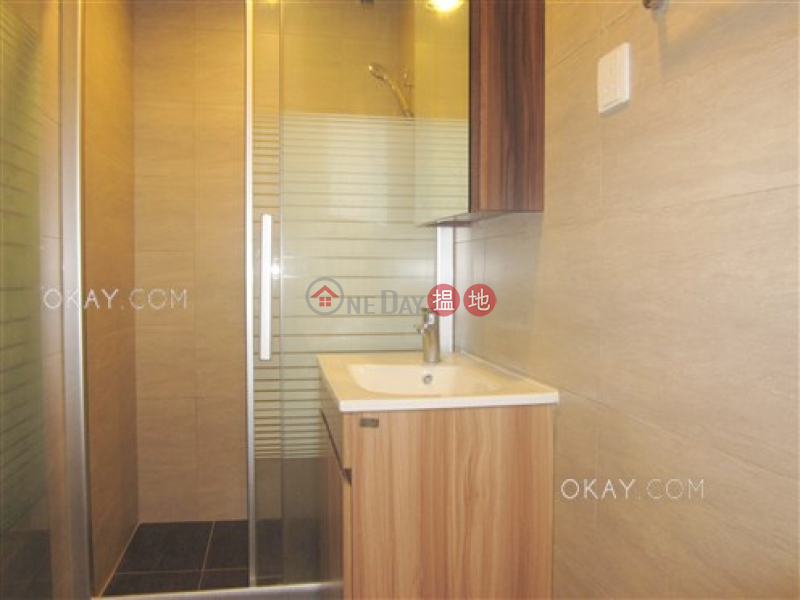 HK$ 34,000/ month Haywood Mansion Wan Chai District, Elegant 3 bedroom with balcony | Rental