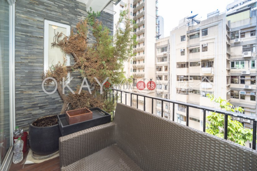 Unique 2 bedroom on high floor with balcony | Rental | Mountain View Court 峰景大廈 Rental Listings