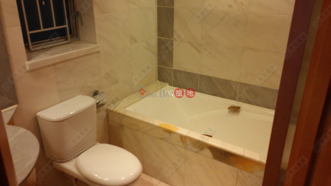 HK$ 22M The Waterfront Phase 1 Tower 2 | Yau Tsim Mong, Three bedrooms and one apartment in The Waterfront