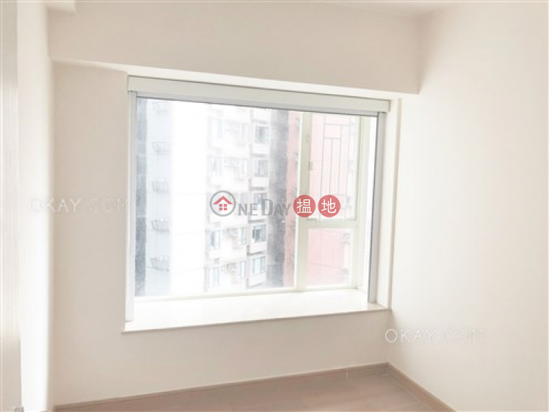 HK$ 43,000/ month | Centrestage, Central District | Gorgeous 3 bedroom with balcony | Rental