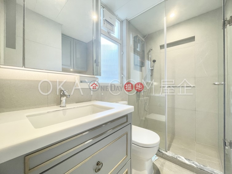 HK$ 16.5M, Grand Court | Wan Chai District | Luxurious 2 bedroom with parking | For Sale