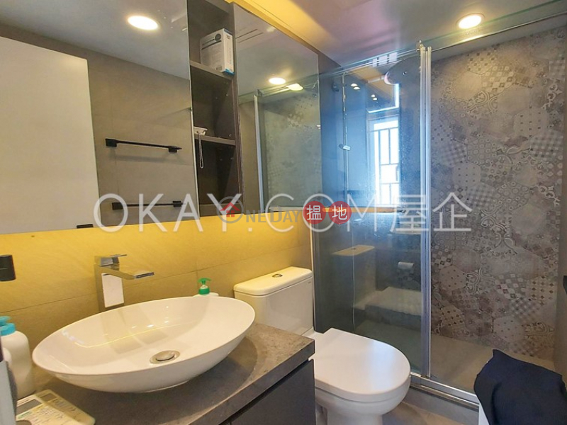 HK$ 32,000/ month, Shan Kwong Tower, Wan Chai District Unique 2 bedroom on high floor with parking | Rental