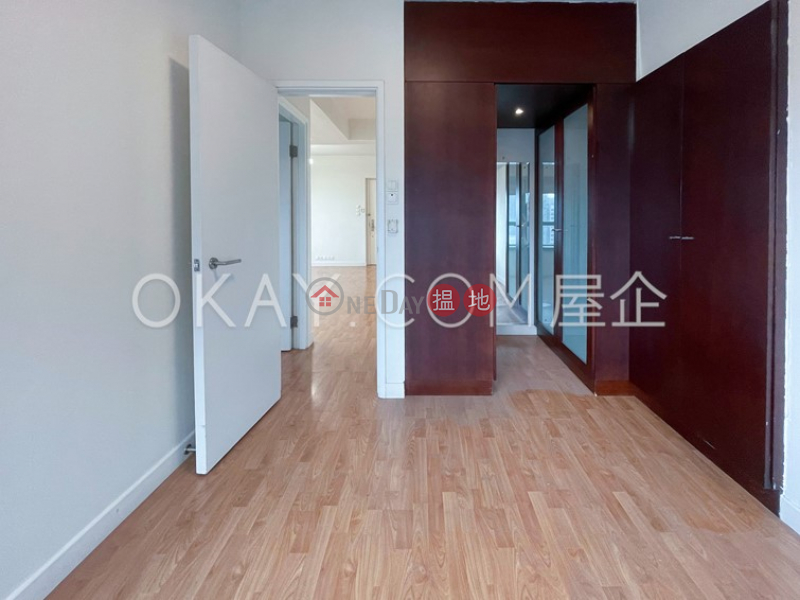 HK$ 33,000/ month | Dragon Court | Western District | Tasteful 2 bedroom on high floor with sea views | Rental