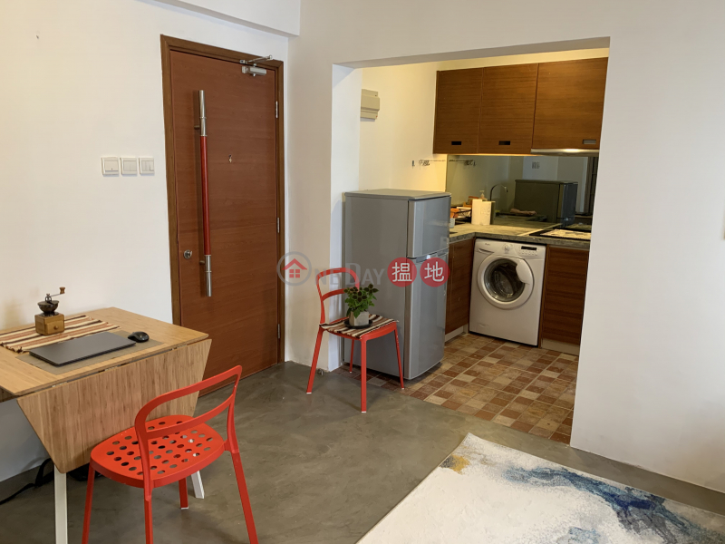 Quiet Cul De Sac 1 bedroom Central Kau U Fong Walk-Up | 16-18 Kau U Fong 九如坊西 16-18 號 Sales Listings