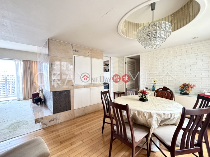 HK$ 21.5M | Woodland Gardens Western District | Rare 2 bedroom on high floor with balcony & parking | For Sale