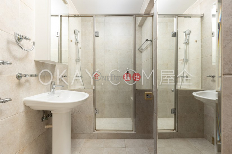 HK$ 48M, Villa Verde | Central District | Efficient 2 bedroom with balcony & parking | For Sale
