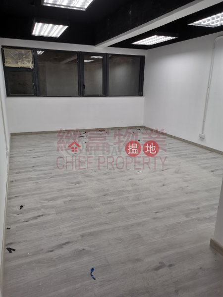 HK$ 11,000/ month | Lee King Industrial Building, Wong Tai Sin District | 華麗裝修，磚牆，獨立外廁