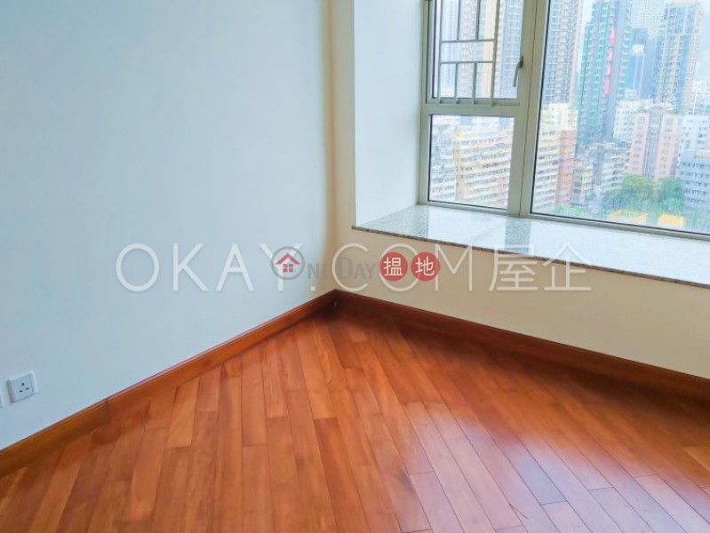 Nicely kept 3 bedroom with balcony | For Sale | The Hermitage Tower 2 帝峰‧皇殿2座 Sales Listings