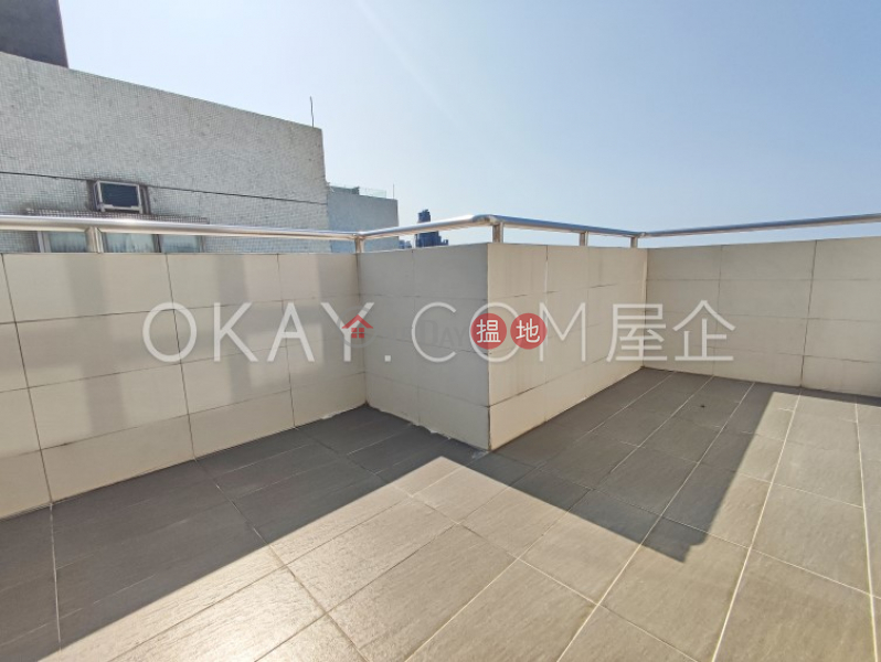 HK$ 48,000/ month | Academic Terrace Block 1 Western District Tasteful 3 bed on high floor with sea views & rooftop | Rental