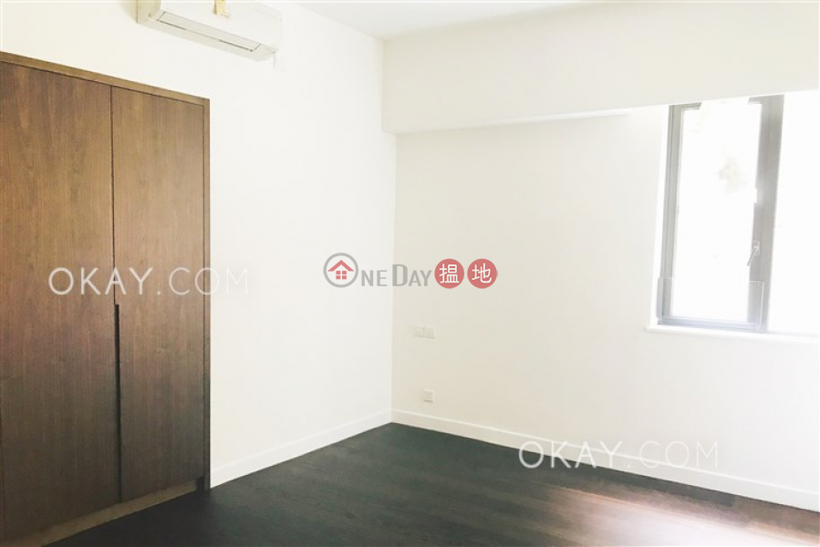 HK$ 120,000/ month Magazine Gap Towers Central District | Lovely 3 bedroom on high floor with balcony | Rental